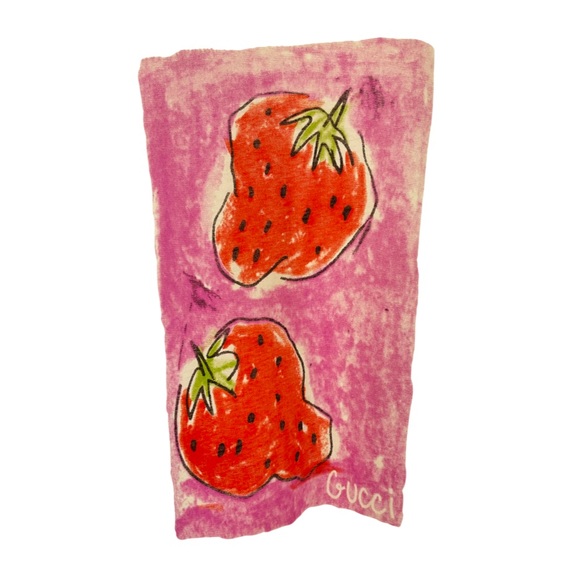 Gucci cute tee with strawberry design - Picture 4 of 13